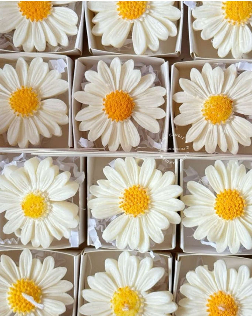 Daisy Candle